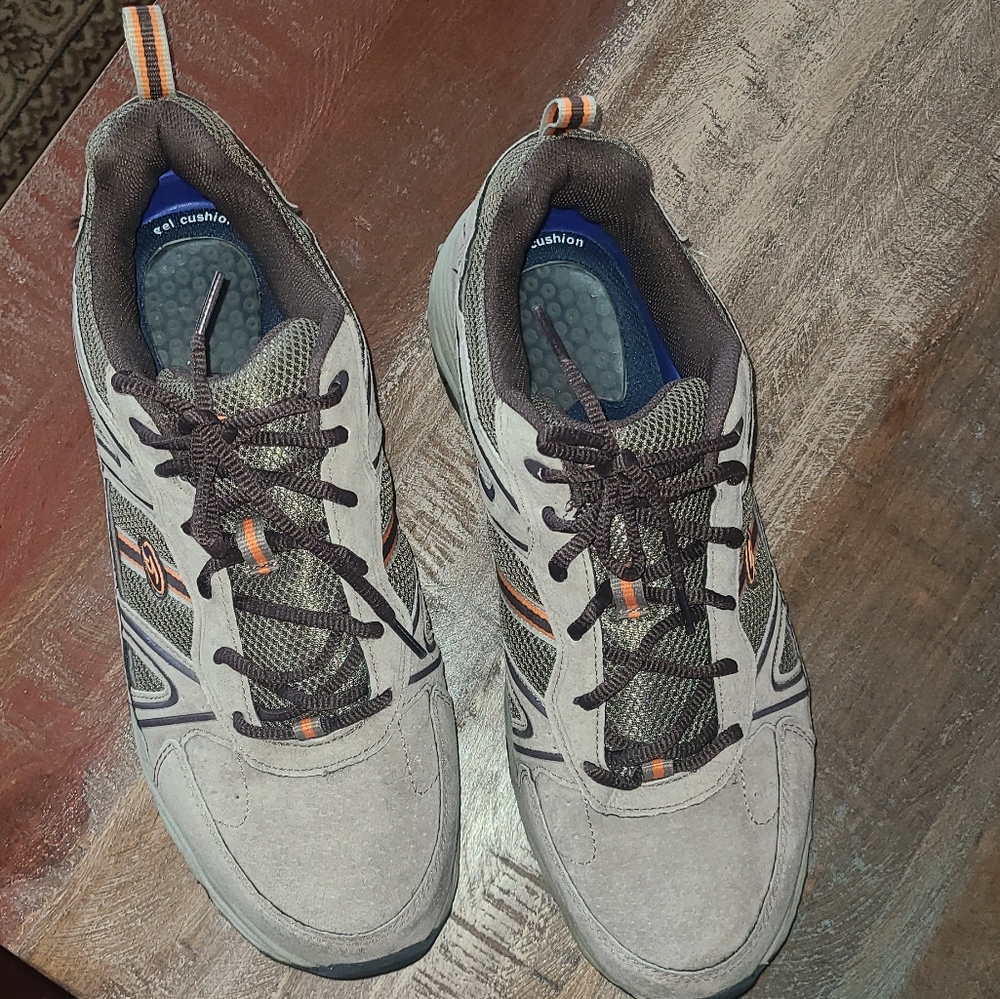 Dr. Scholl's men's size 12 EE suede sneakers